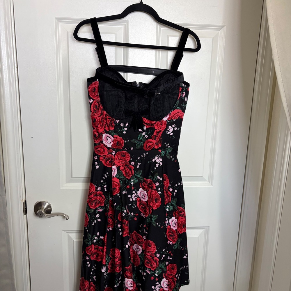 Deadly Dames Micheline Pitt Pinup Girl Clothing Rose Floral Lace Swing Dress S